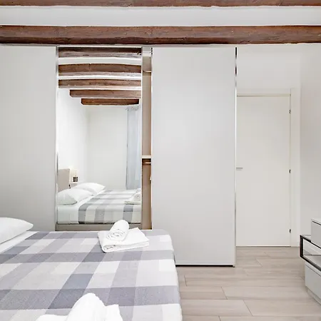 Apartment T21 *