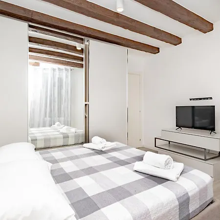 Apartment T21 *