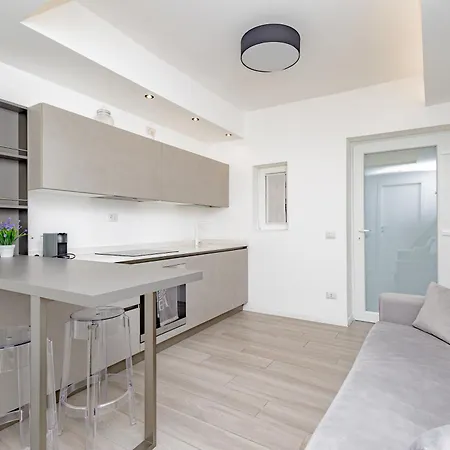T21 Apartment *
